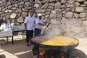Paella en el Chiringuito Tropical 