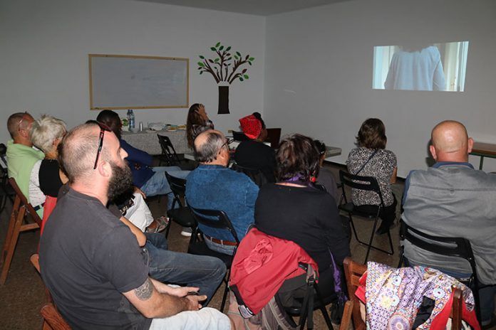 Proyección durante el acto Playa Blanca Feminista