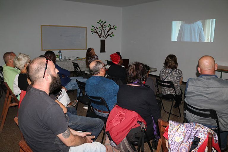 Proyección durante el acto Playa Blanca Feminista