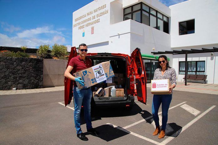 Entrega de material a los centros.