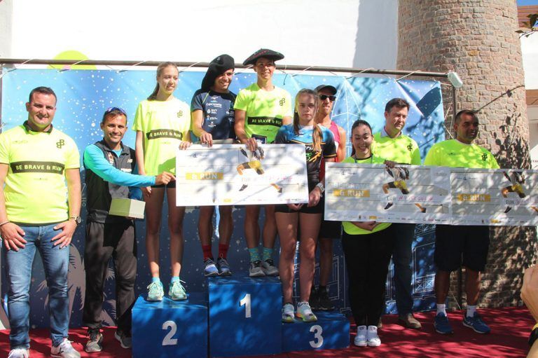 Los ganadores junto a autoridades y representantes de las asociaciones beneficiarias