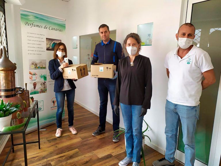 Donación de geles de la empresa Alma de Canarias