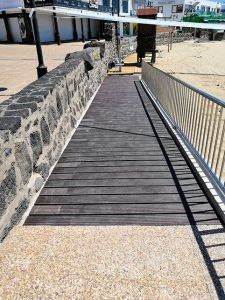 Pasarela bajada a la playa