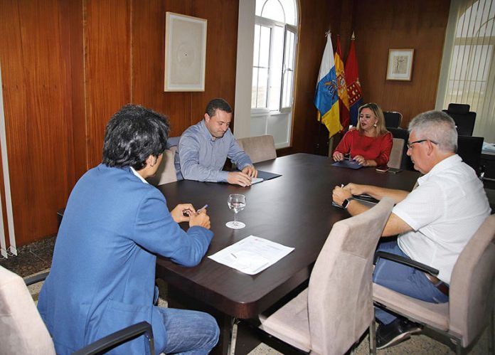 Reunión Cabildo y Ayuntamiento de Yaiza