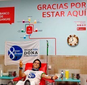 Santiago de la Huerga donando sangre