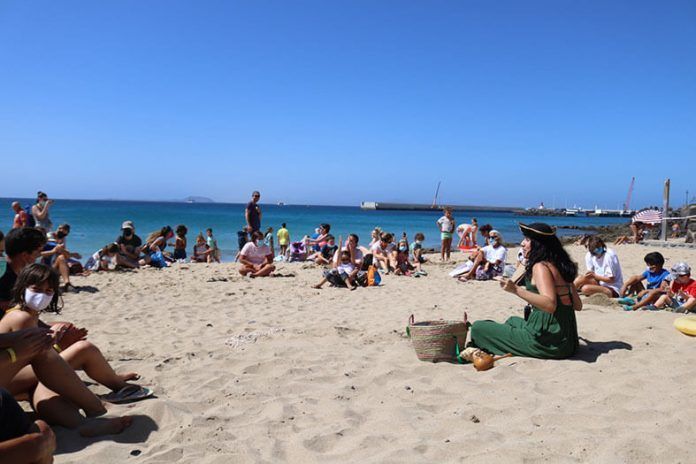 Cuentacuentos-en-la-playa Noticias Lanzarote | Cuentacuentos en la playita de Playa Blanca