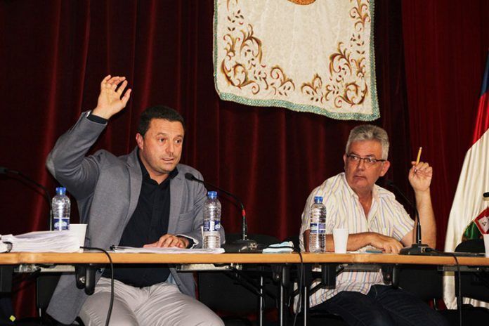 El alcalde Oscar Noda (izq) y el primer teniente de alcalde Ángel Domínguez