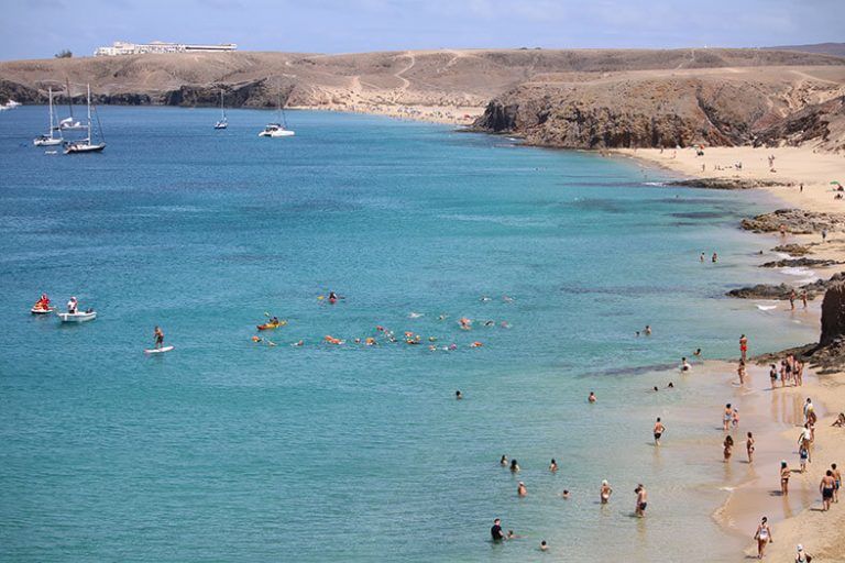 Noticias Lanzarote | Nadadores a su paso por Papagayo