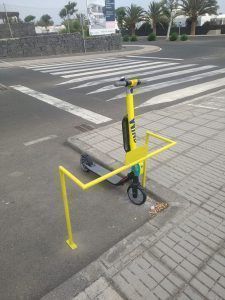 Parking de patinetas en Montaña Roja