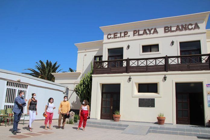 Entrada al CEIP Playa Blanca