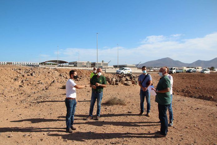 El concejal de Obras Públicas de Yaiza, Jonatan Lemes, en su visita a la zona