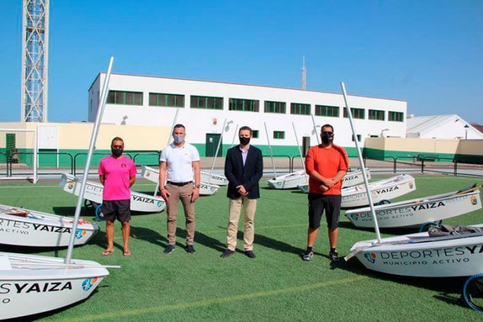 Entrega de las embaracaciones reparadas a los clubes