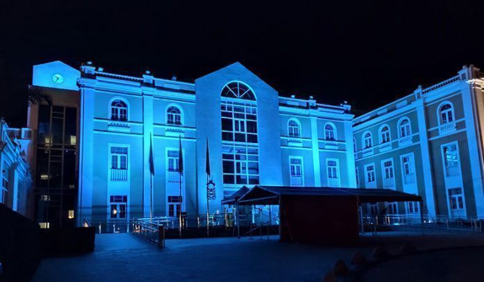 Fachada-Cabildo-Turquesa-Dislexia Fachada-Cabildo-Turquesa-Dislexia
