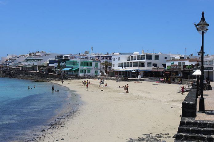 Playa del pueblo, Playa-Blanca.
