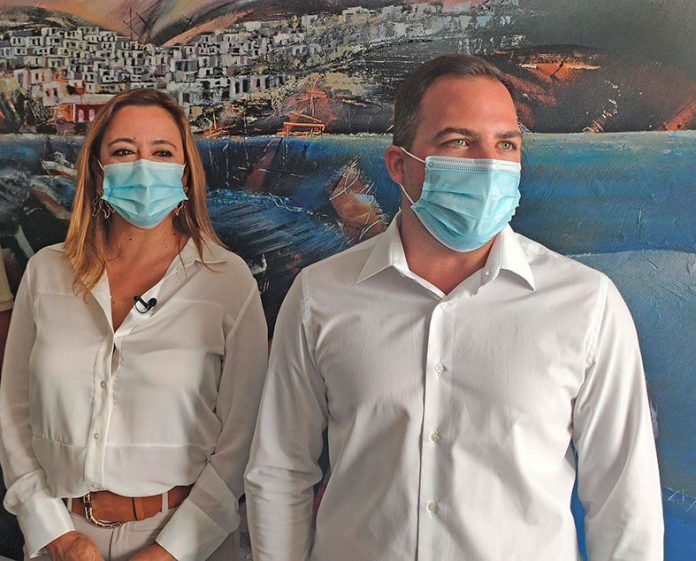 Presidenta-junto-al-consejero-de-Obras-Públicas