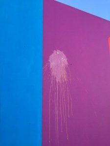 Impacto huevo sobre mural