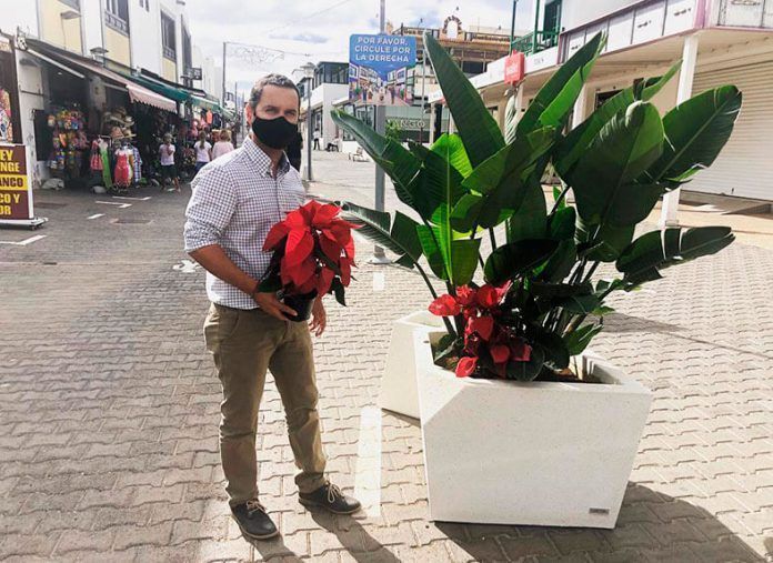 Jonatan Lemes, concejal de Urbanismo, Vías y Obras, en la calle Limones