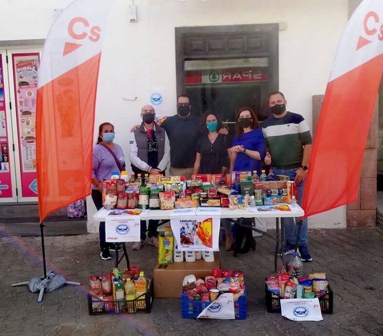 Entrega de los productos recogidos en el Banco de Alimentos
