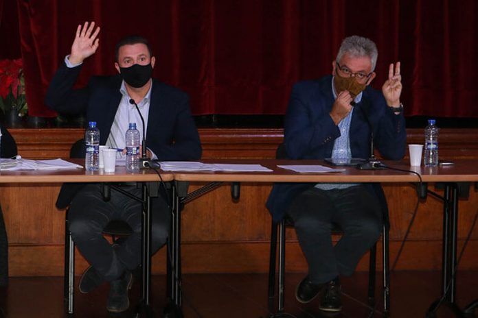 Óscar Noda y Ángel Domínguez durante el Pleno