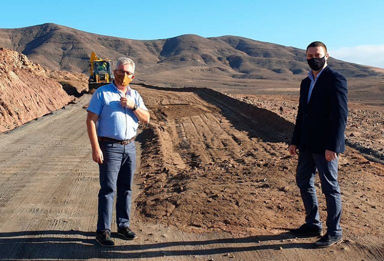 Óscar Noda y Ángel Domínguez visitando la zona