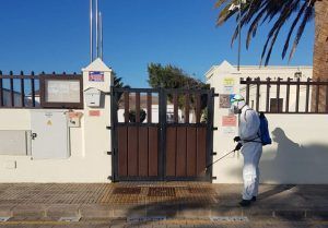 Desinfección en exteriores del CEIP Playa Blanca