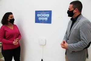 El alcade de Yaiza, Óscar Noda, junto a la concejal de Educación, Silvia Santana
