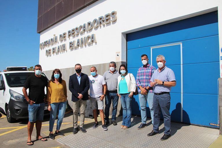 Noticias Lanzarote | El Ayuntamiento de Yaiza se reúne con la Cofradía de Pescadores de Playa Blanca.