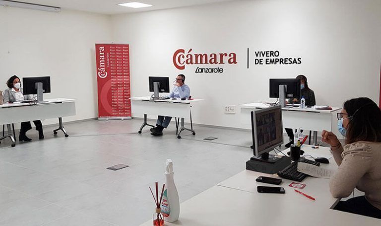 Noticias Lanzarote | Equipo de tramitación de aydudas Cámara Comercio