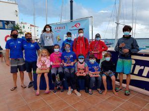 Foto de grupo del Club de Regatas 4 Vientos