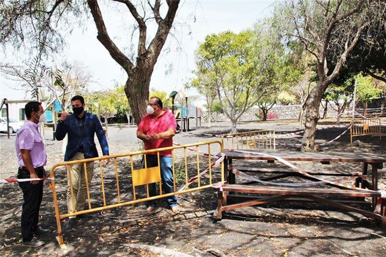Representantes municipales en el merendero de Uga