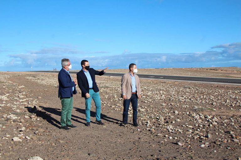 Noticias Playa Blanca | Visita de representantes públicos a parcela cedida para construcción de viviendas