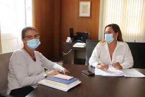 Noticias Lanzarote | Ayudas -María Dolores Corujo, presidenta del Cabildo, junto a la consejera de Bienestar Social, Isabel Martín.