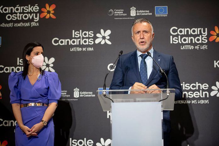 Noticias Lanzarote | El presidente de Canarias, Ángel Víctor Torres, en la inauguración del stand las Islas en Fitur.