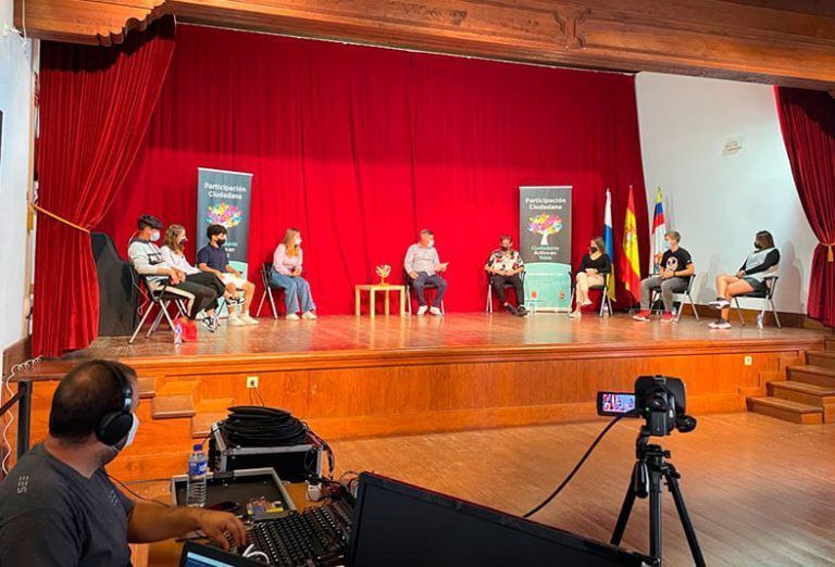 Jóvenes del IES Yaiza durante su participación en el espacio Opiniones del Momento