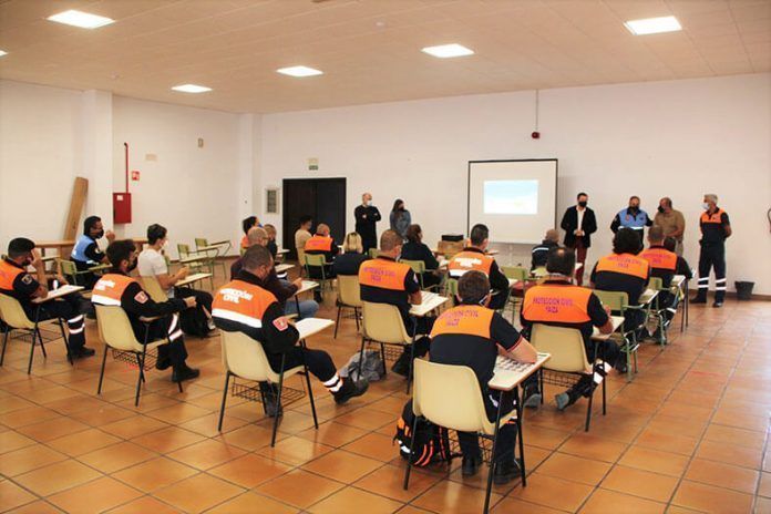 Personal de la Policía Local y Protección Civil de Yaiza durante la formación