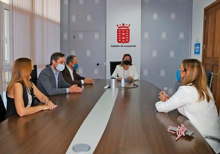 Reunión del Cabildo de Lanzarote con Red Eléctrica Española