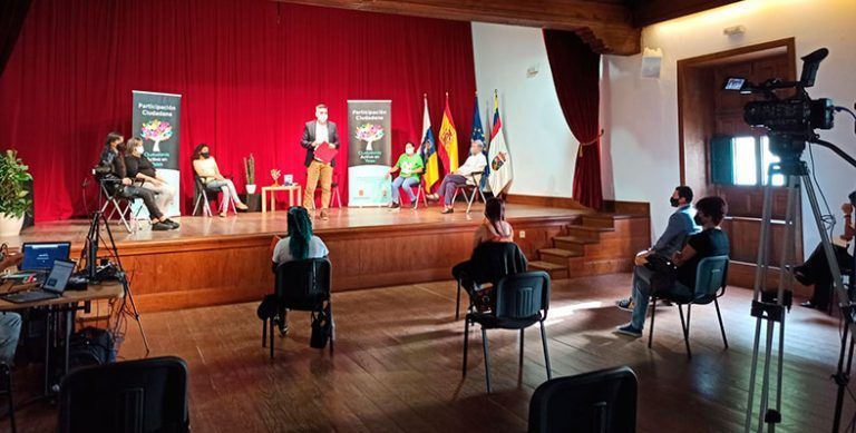 Noticias Yaiza | Último coloquio realizado con mujeres