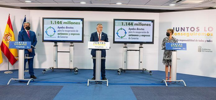 Noticias Lanzarote | Ángel Víctor Torres junto a Román Rodríguez y Elena Máñez en la comparecencia posterior al Consejo.