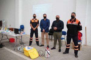 Noticias Yaiza | El alcalde y Javier Camacho junto a miembros de Protección Civil durante una jornada de formación