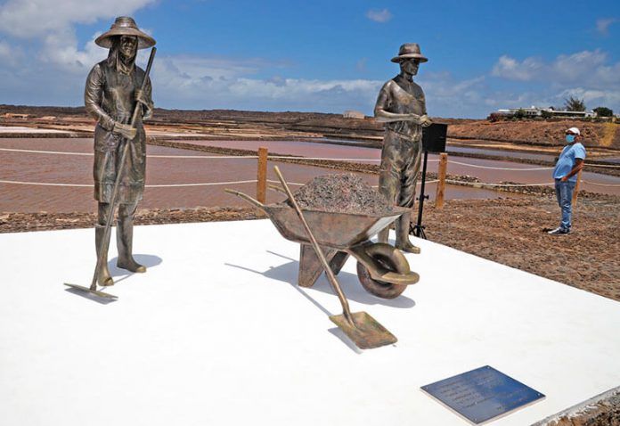 Noticias Yaiza | Esculturas en homenaje a salineros y salineras en Janubio