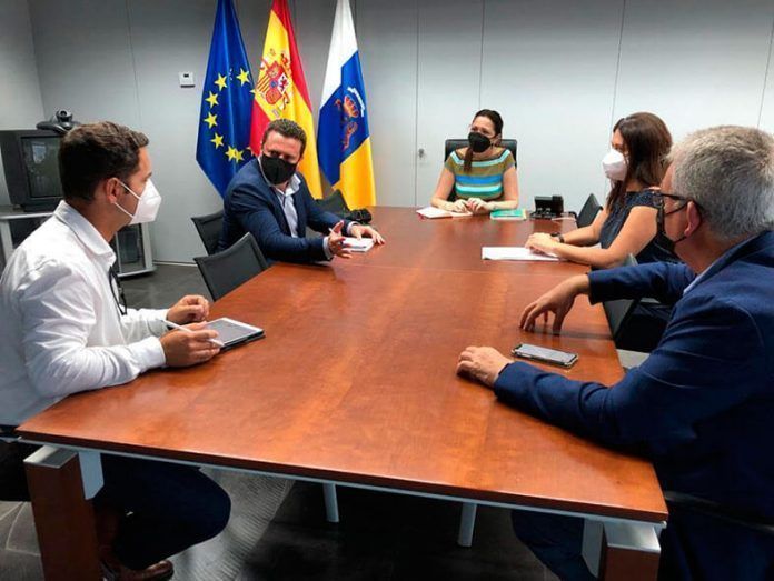 Reunión entre representantes del Ayuntamiento de Yaiza y del Instituto Canario de la Vivienda Noticias Playa Blanca | Reunión entre representantes del Ayuntamiento de Yaiza y del Instituto Canario de la Vivienda