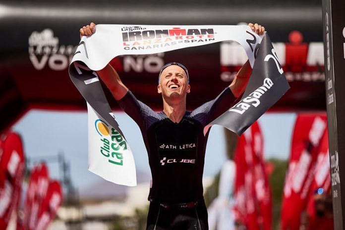 GanadorAndi Boecherer, ganador del Ironman Lanzarote 2021, entrando en meta Andi Boecherer, ganador del Ironman Lanzarote 2021, entrando en meta