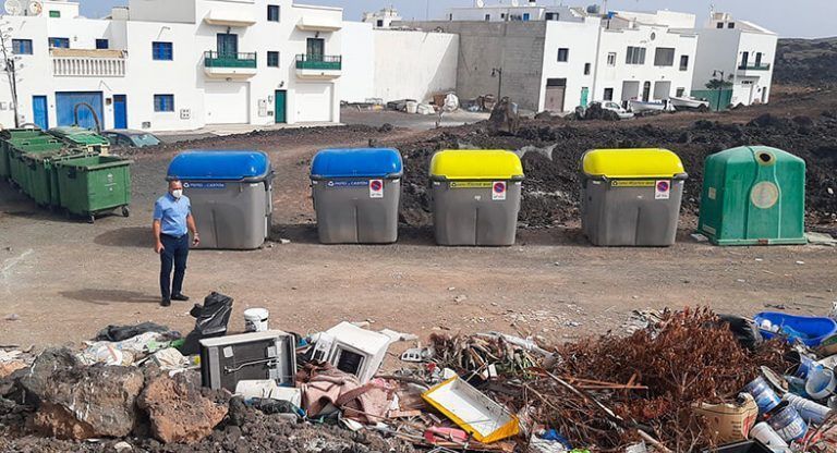 Noticias Yaiza | El PP Yaiza denuncia la imagen deplorable que ofrece el vertido de escombros en El Golfo