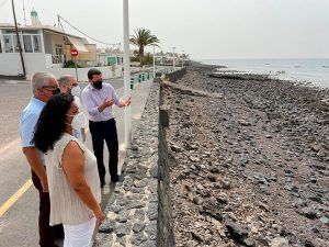 Noticias Yaiza | Vista a Playa Quemada del gobierno de Yaiza y el parlamentario de CC, Jesús Machín Tavío