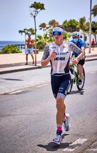 La francesa Manon Genet en la carrera a a pie