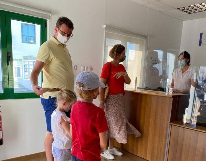 Noticias Playa Blanca | La Oficina de Turismo de Playa Blanca duplica la atención a visitantes en julio