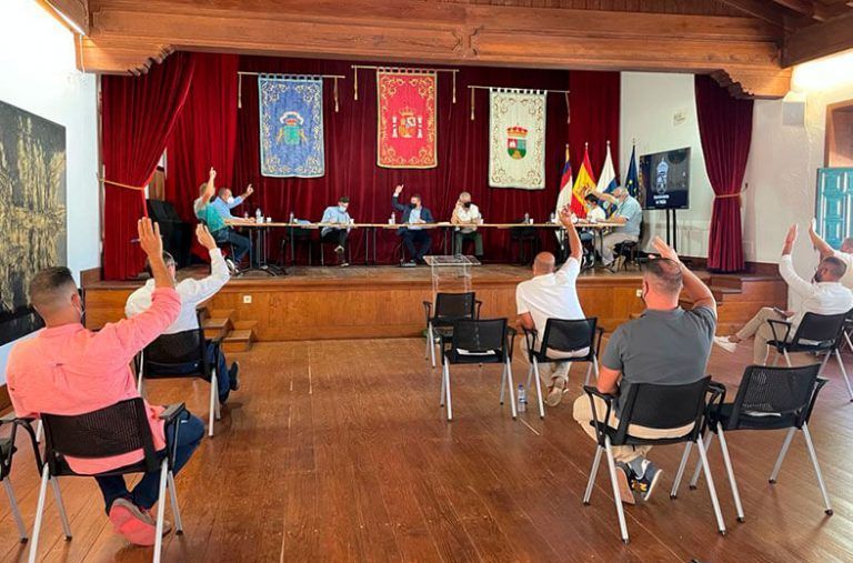 Noticias Yaiza | Yaiza aprueba en Pleno pedir al Cabildo apoyo a la operación de cruceros en Playa Blanca