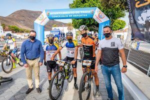 Podio MTB con alcalde de Yaiza y concejal de Deportes