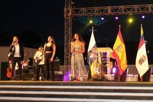 Actuación musical del grupo Esencia Atlante