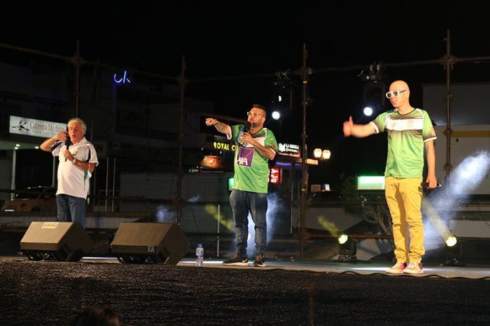 Noticias Yaiza | Playa Blanca se rinde ante el humor con el espectáculo ‘Flojos’